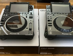 Pioneer CDJ-3000, DJM V10 Mixer